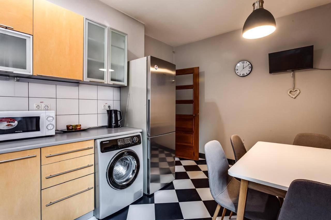 Apartamenty On Knyazya Romana Leópolis Exterior foto