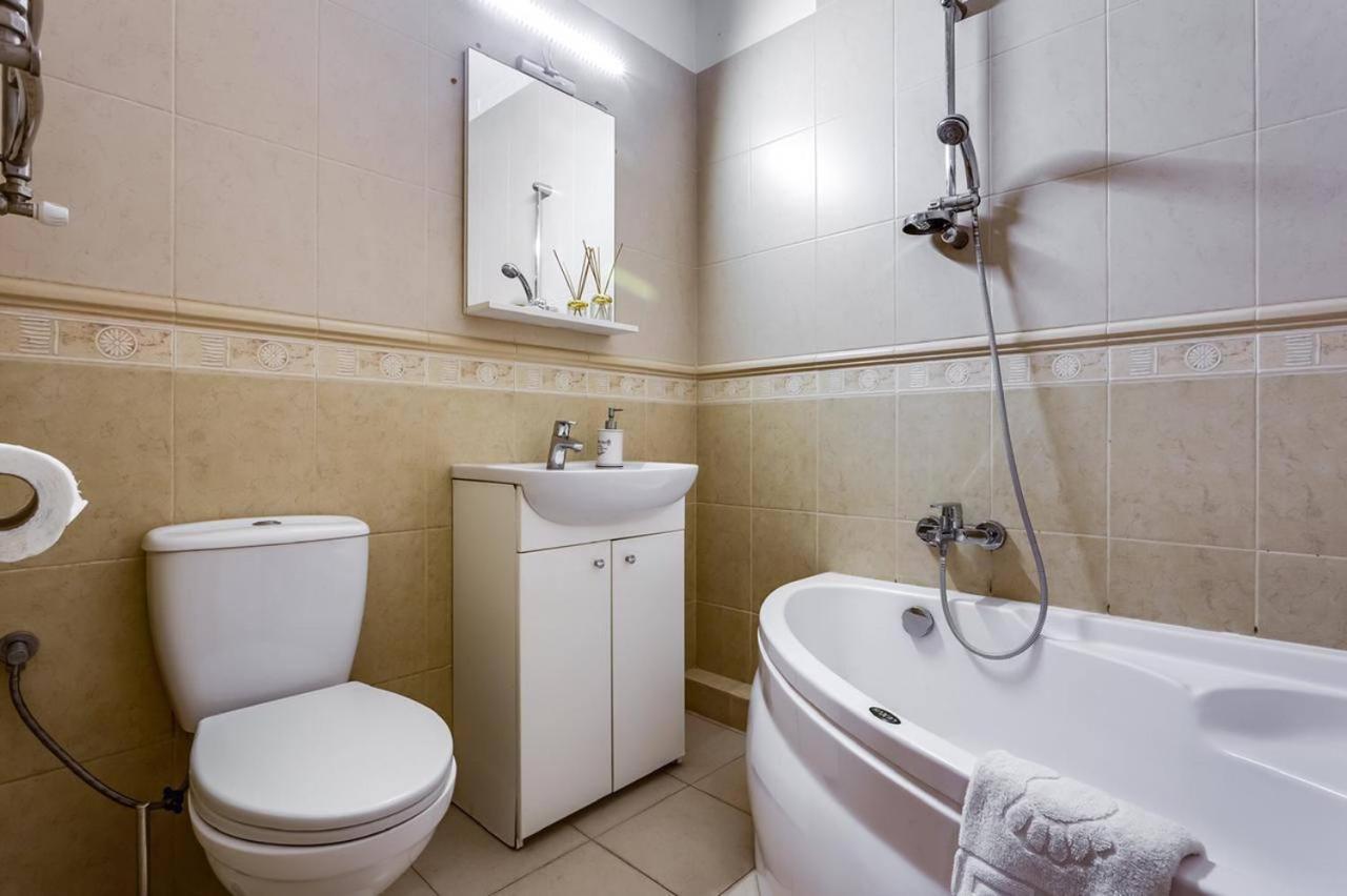 Apartamenty On Knyazya Romana Leópolis Exterior foto