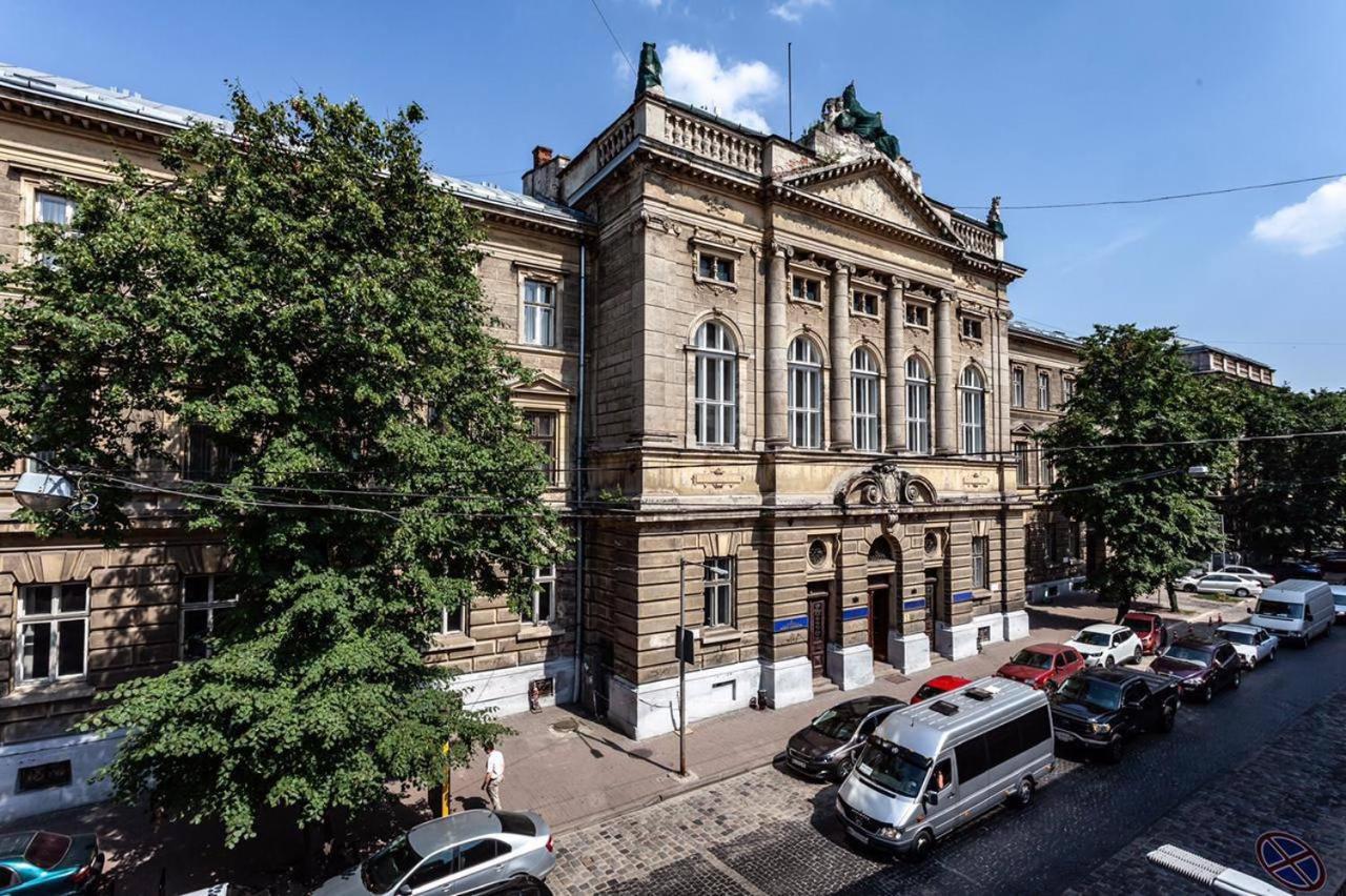 Apartamenty On Knyazya Romana Leópolis Exterior foto