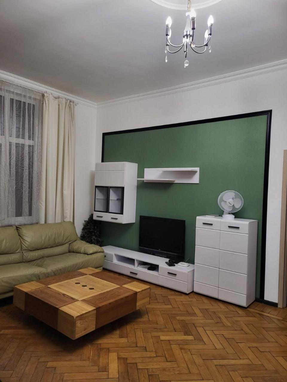 Apartamenty On Knyazya Romana Leópolis Exterior foto